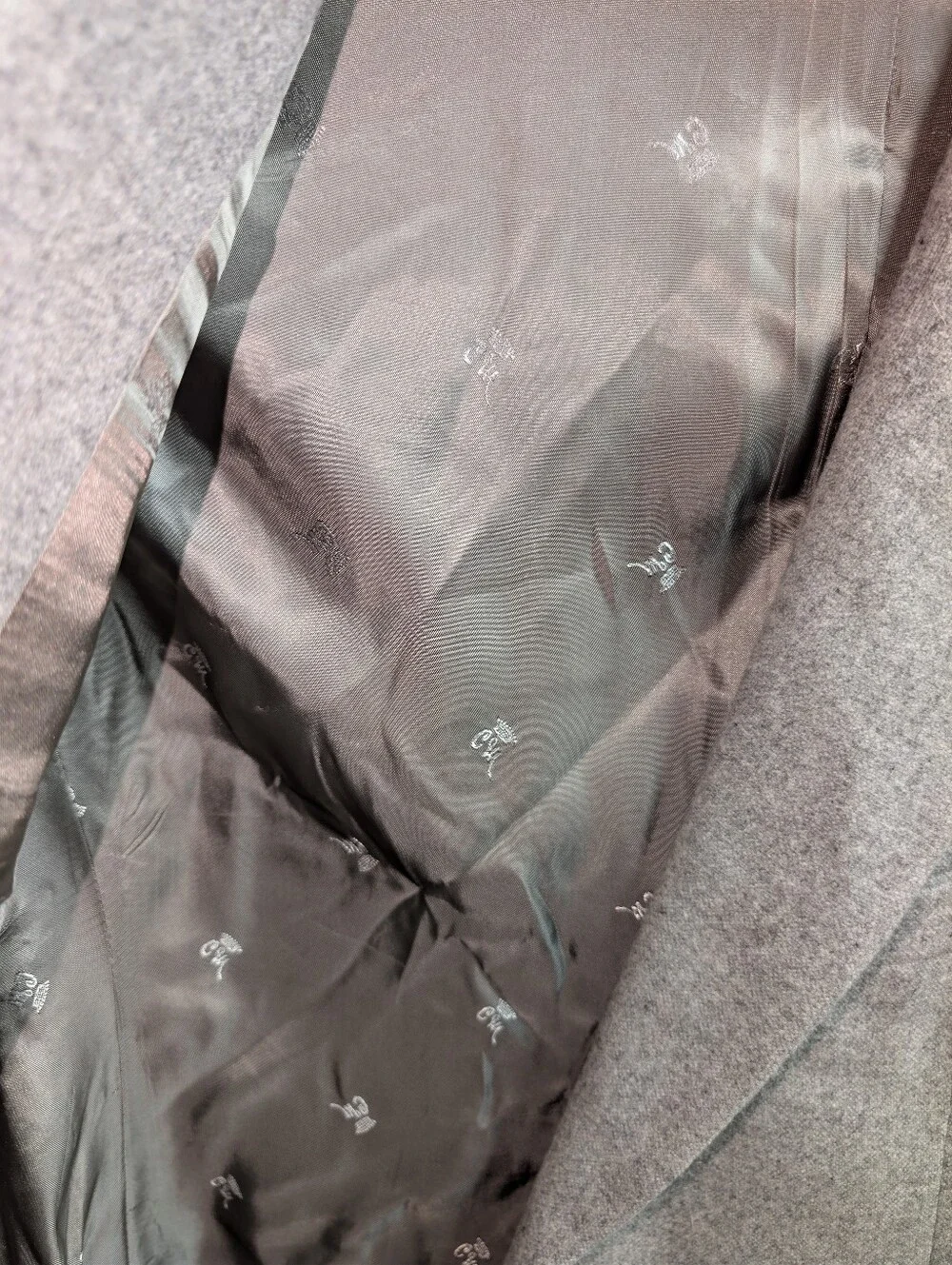 Men's Gray 100% Cashmere Two-Button Sport Coat. (42R)